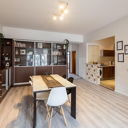 Nice Big Apartment 2Bds - Belgicka Прага Екстериор снимка
