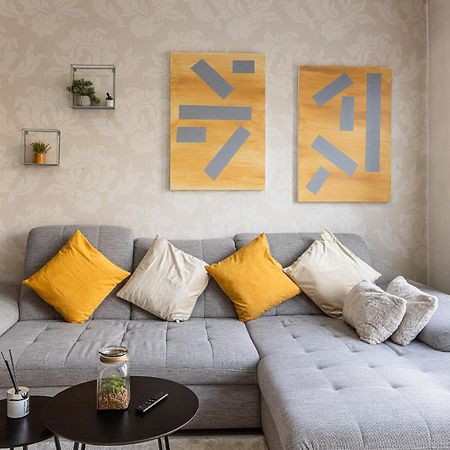Nice Big Apartment 2Bds - Belgicka Прага Екстериор снимка