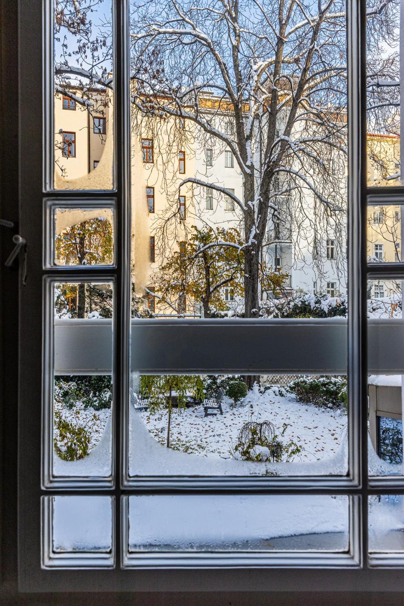 Nice Big Apartment 2Bds - Belgicka Прага Екстериор снимка