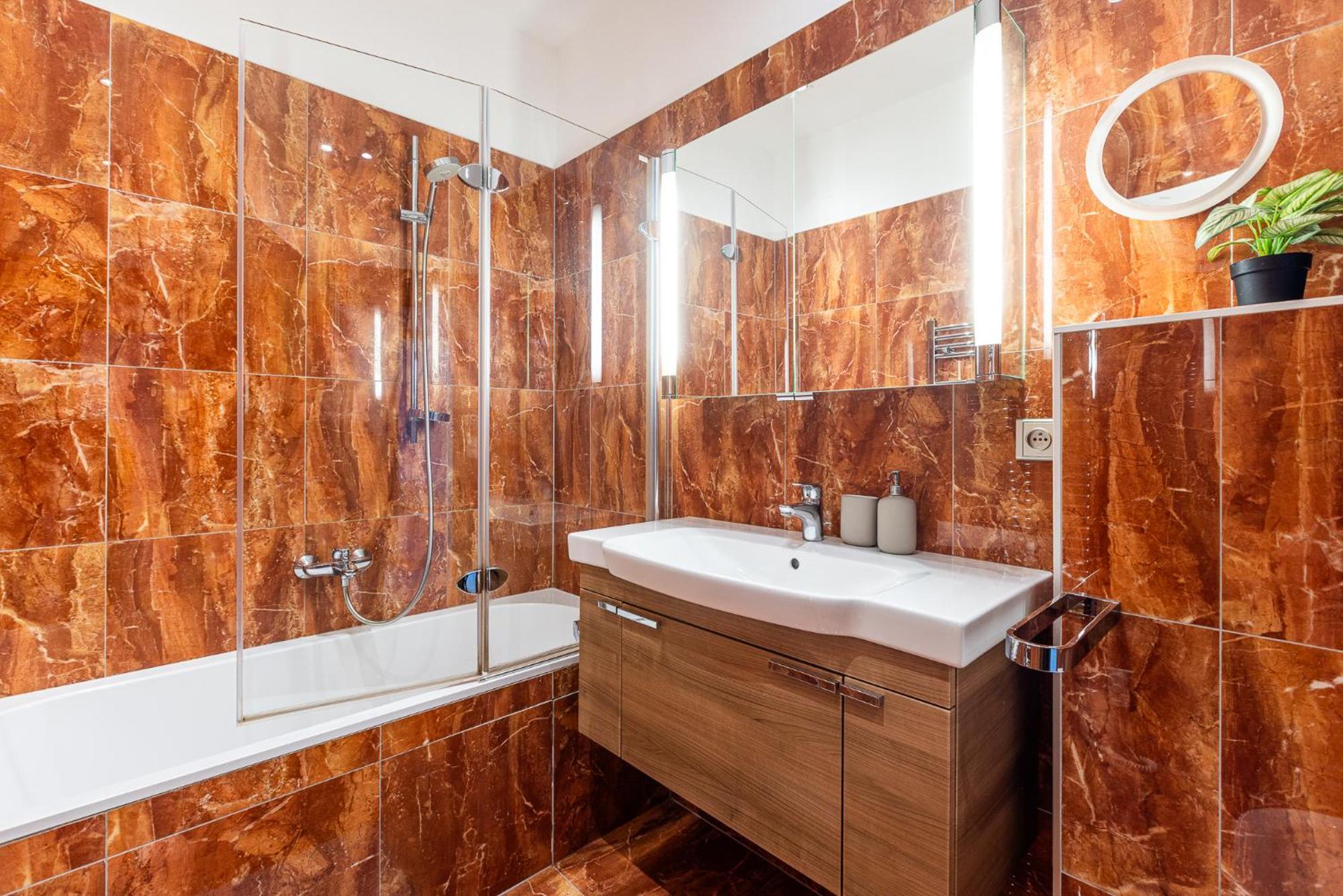 Nice Big Apartment 2Bds - Belgicka Прага Екстериор снимка