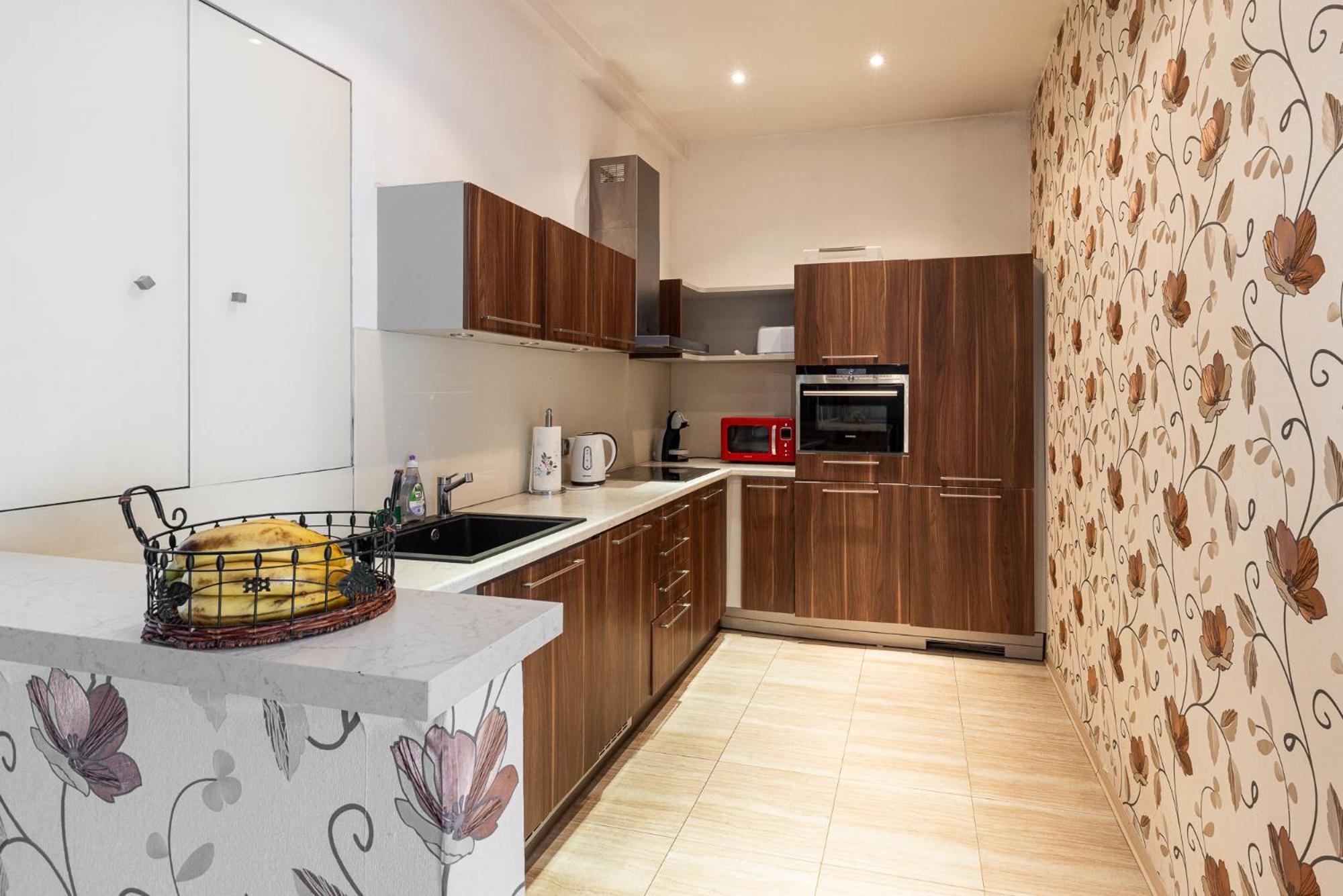 Nice Big Apartment 2Bds - Belgicka Прага Екстериор снимка
