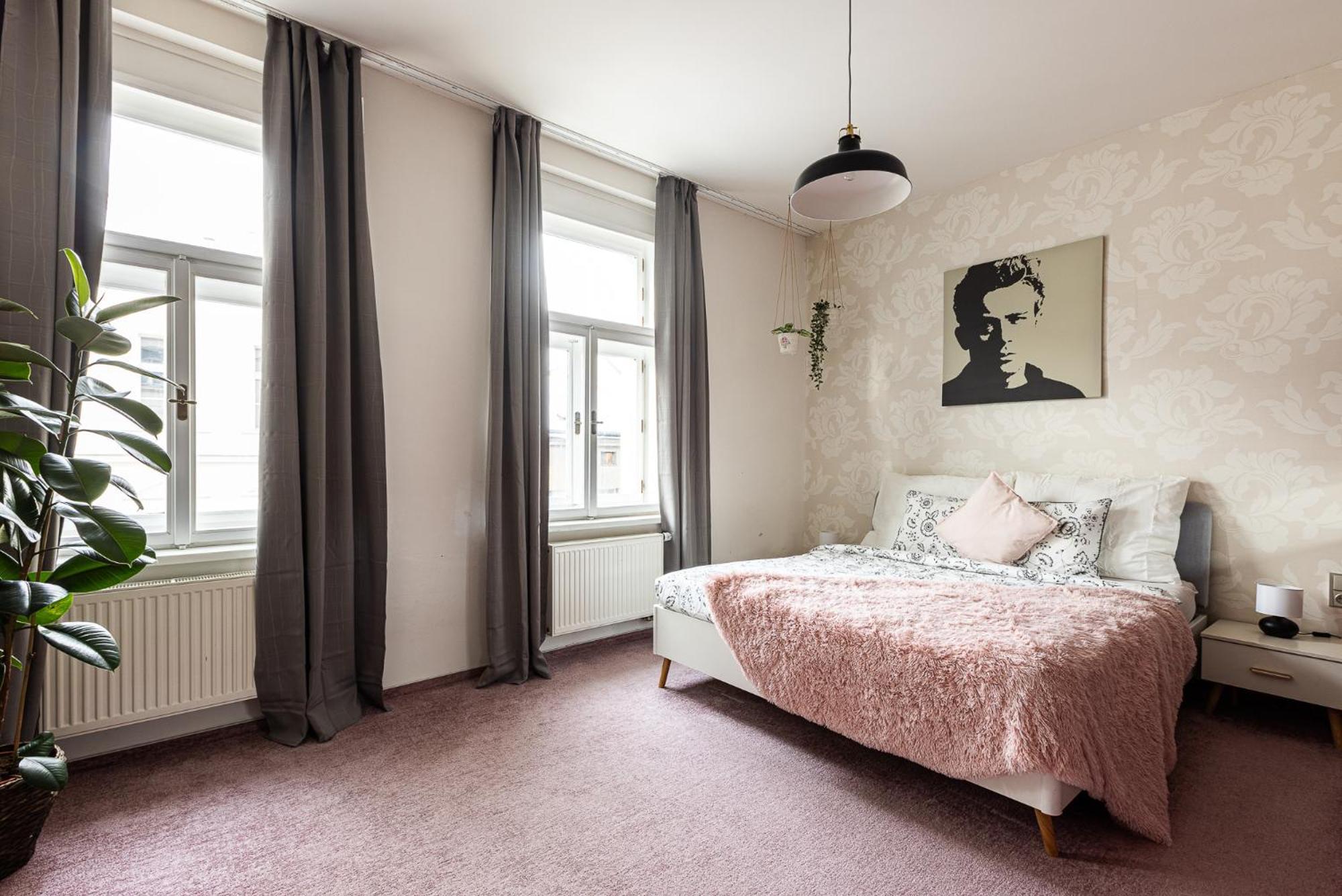 Nice Big Apartment 2Bds - Belgicka Прага Екстериор снимка