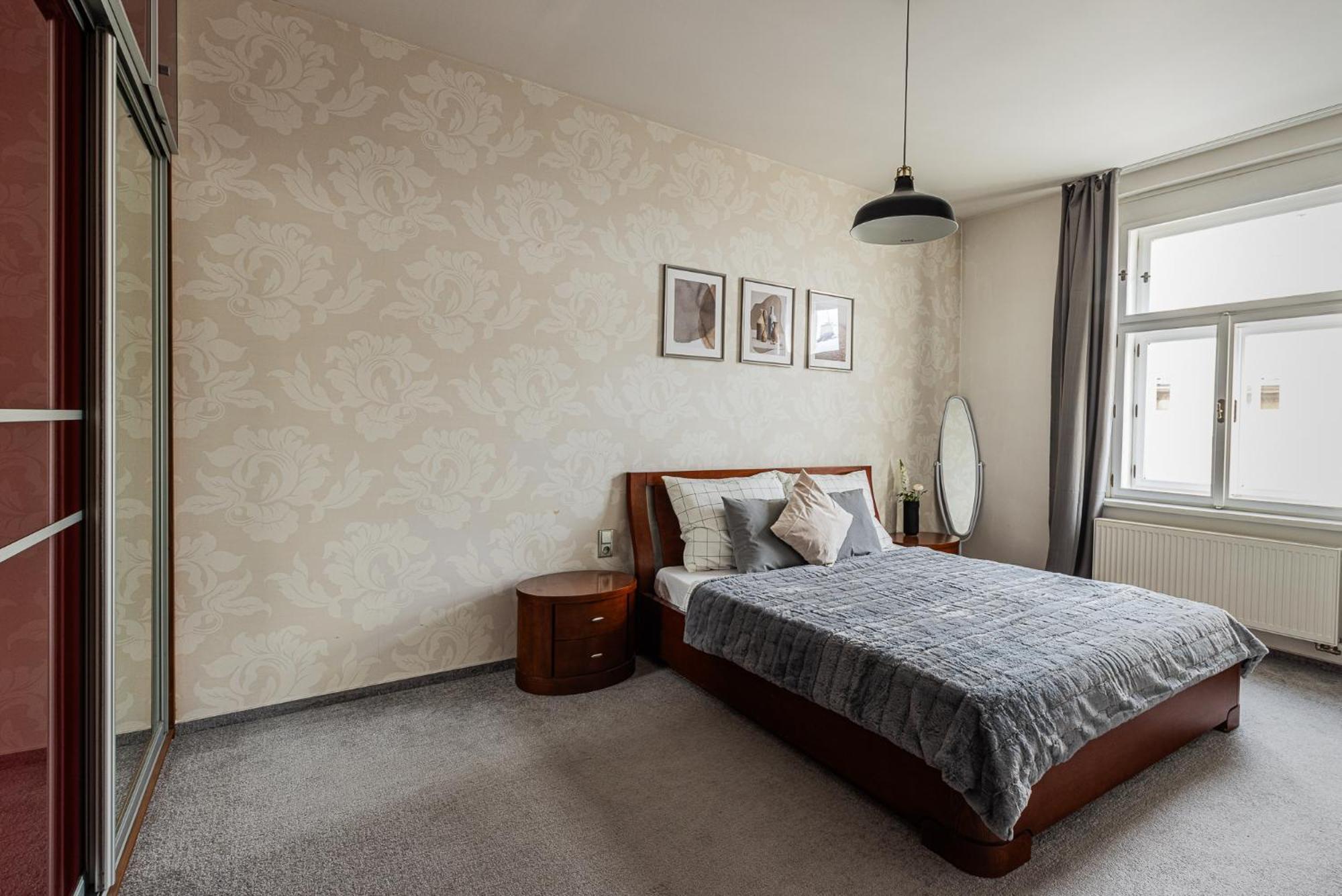 Nice Big Apartment 2Bds - Belgicka Прага Екстериор снимка