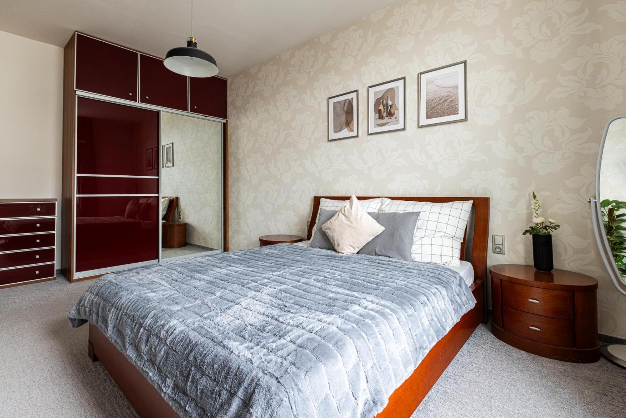 Nice Big Apartment 2Bds - Belgicka Прага Екстериор снимка