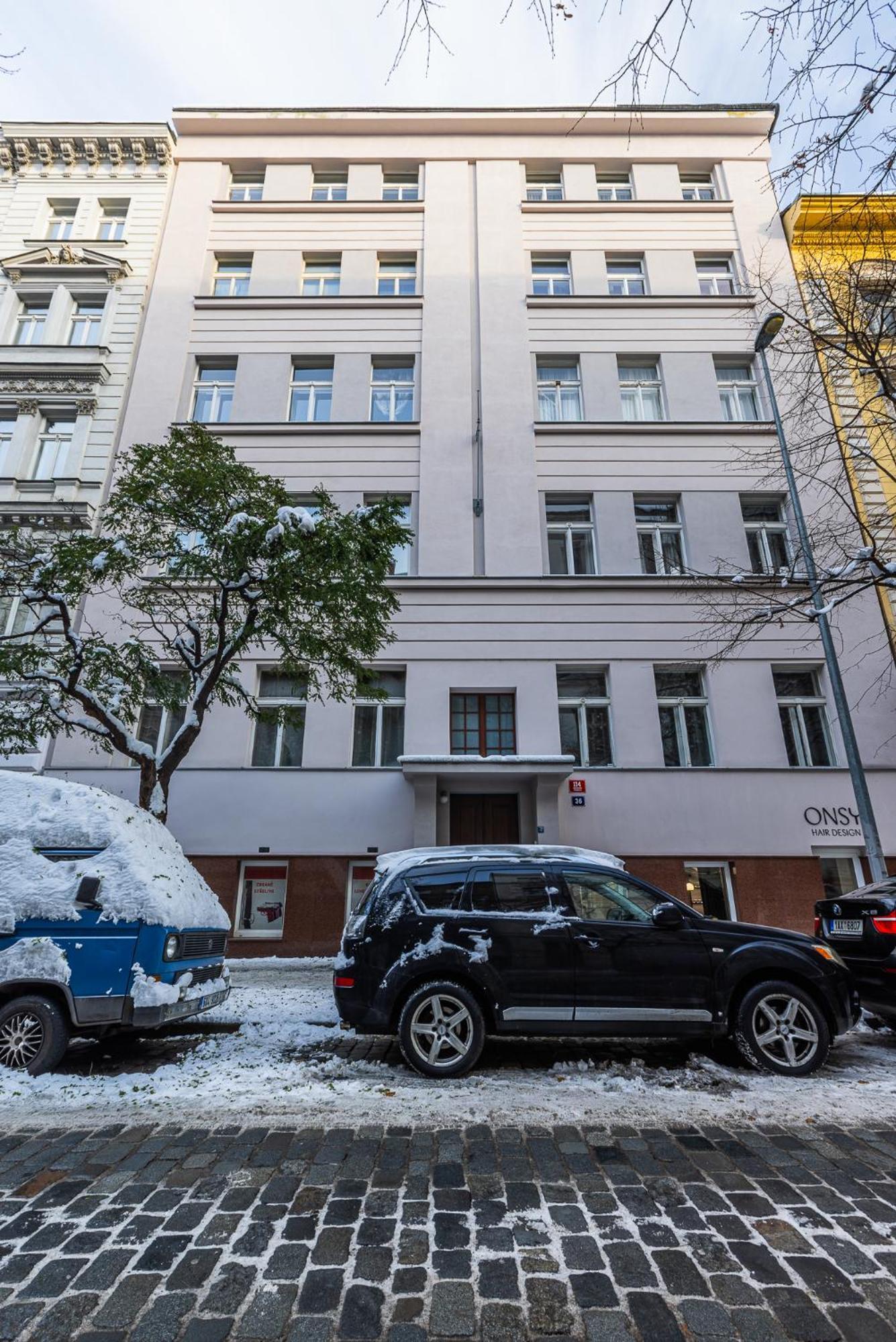 Nice Big Apartment 2Bds - Belgicka Прага Екстериор снимка